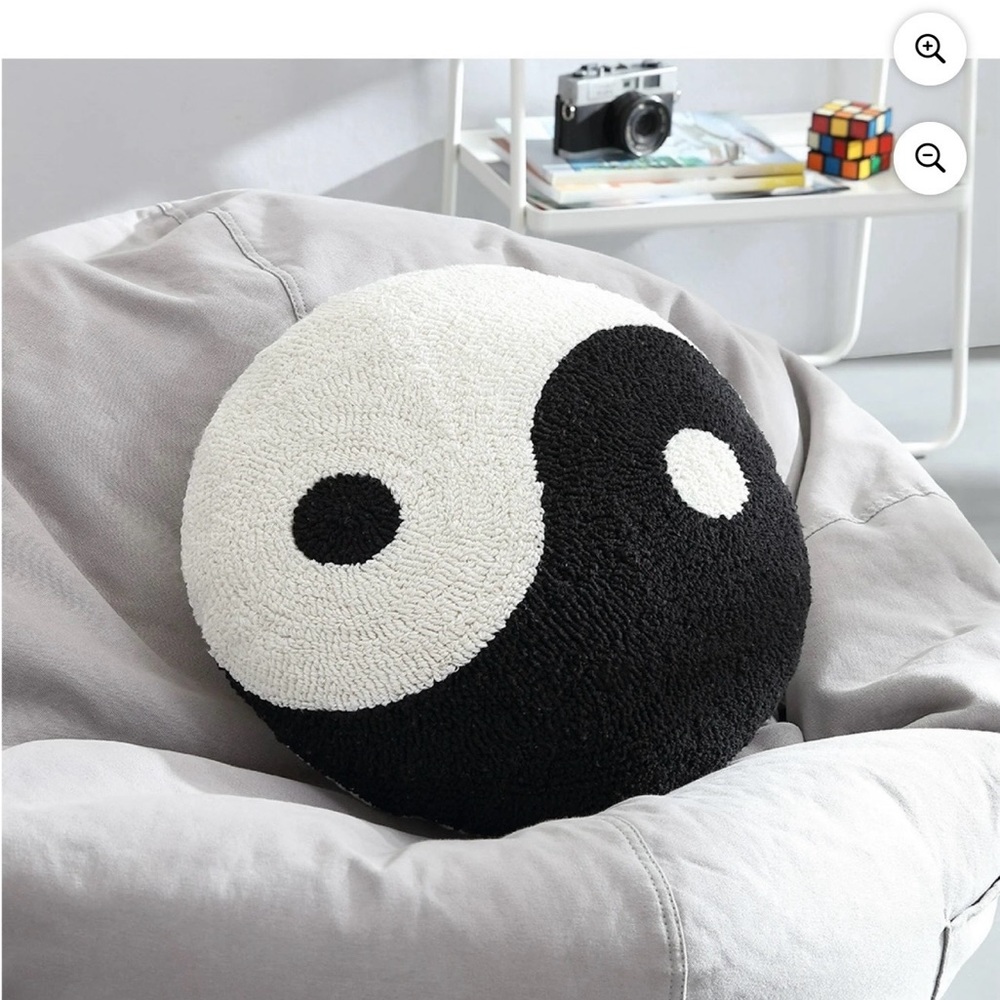 Mainstays Black and White Yin Yang Pillow